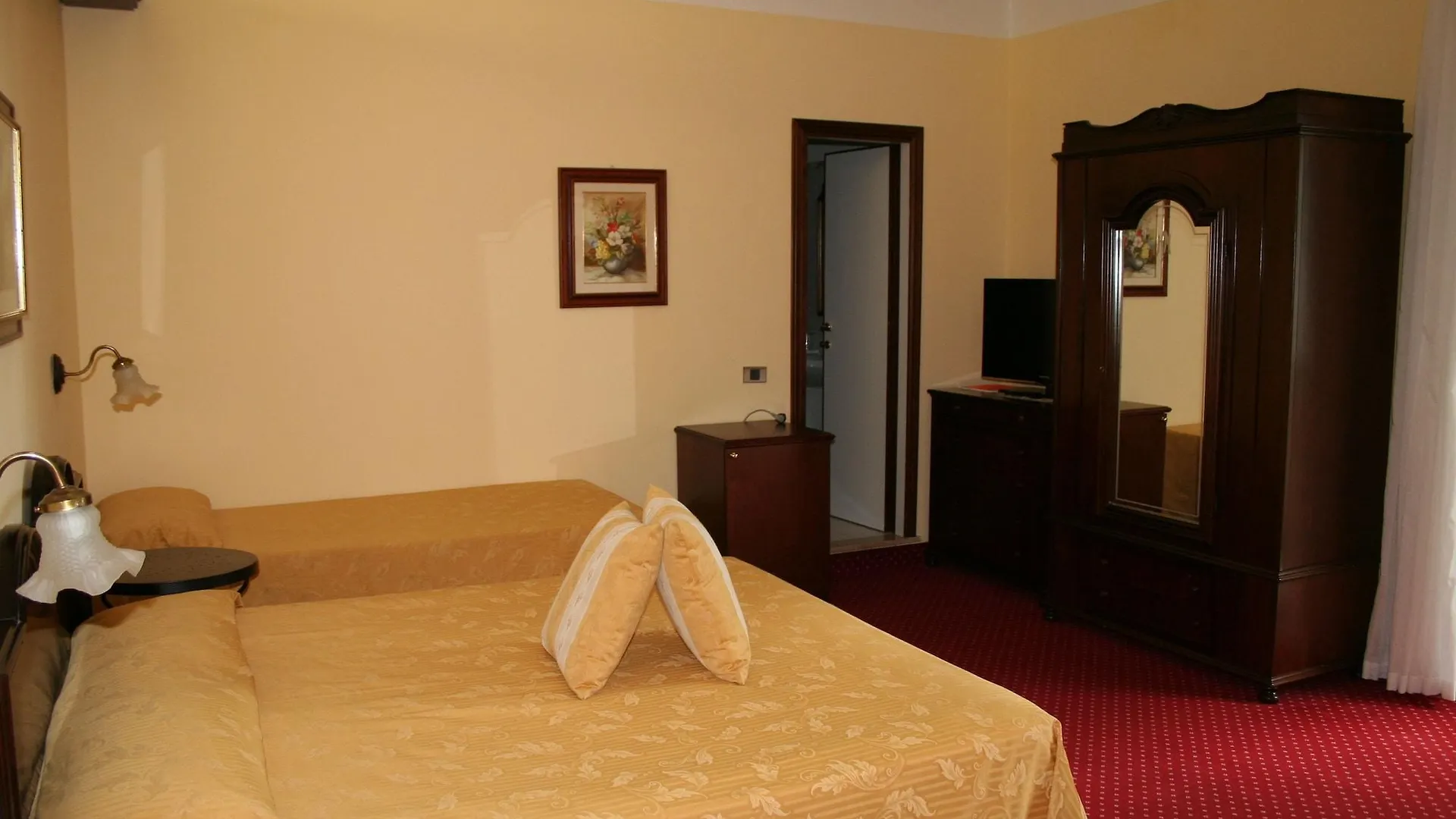 Hotel Milano Helvetia - In Centro Con Piscina Riccione