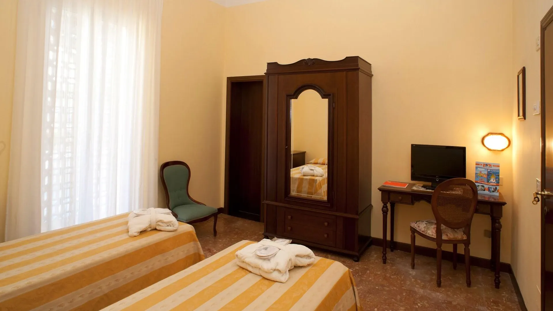 Hotel Milano Helvetia - In Centro Con Piscina Riccione