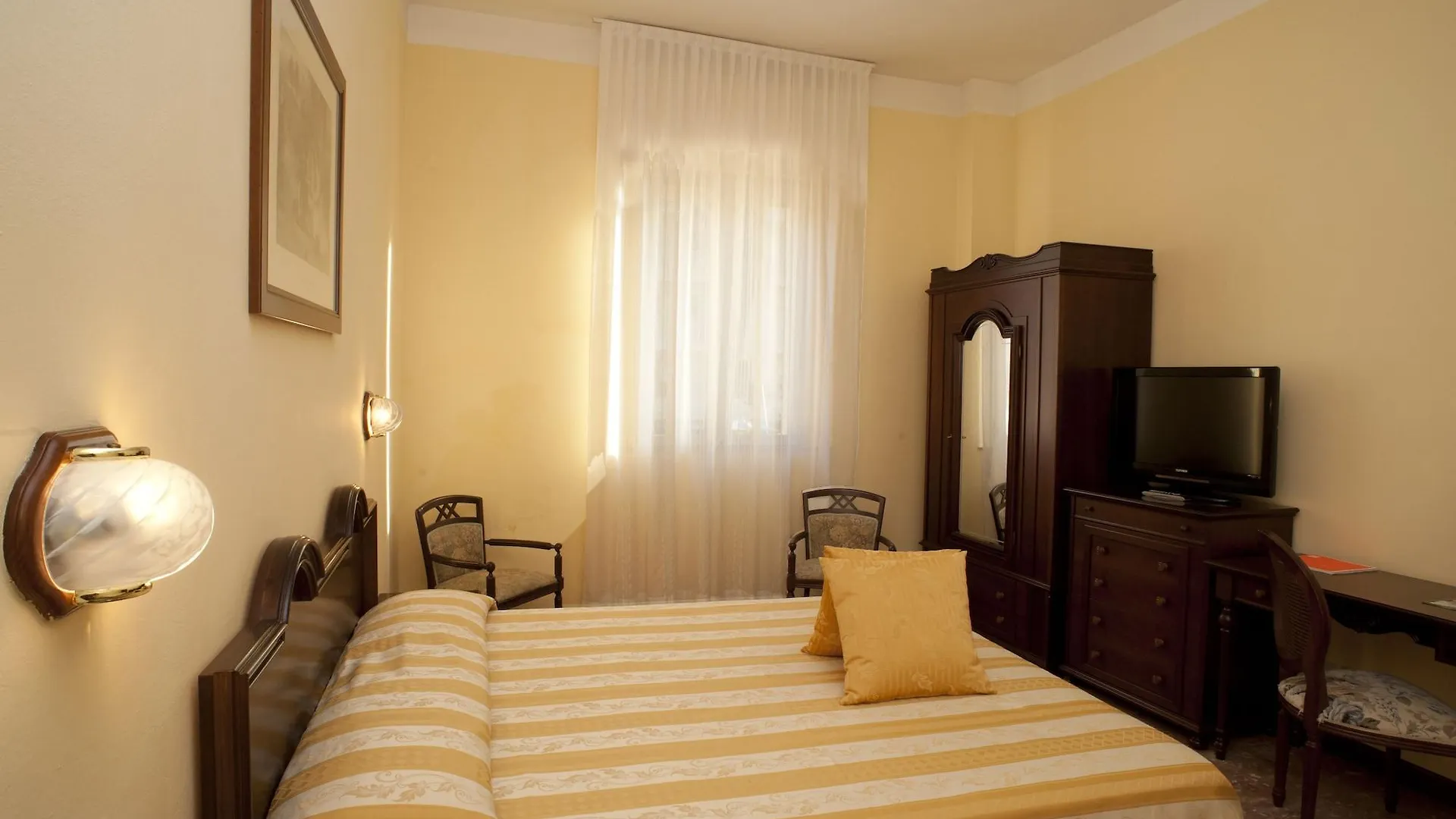 Hotel Milano Helvetia - In Centro Con Piscina Riccione Itália