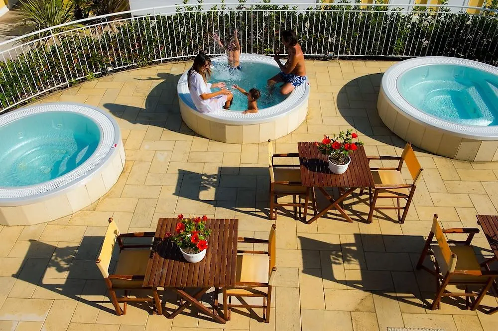 Hotel Milano Helvetia - In Centro Con Piscina Riccione 3*,