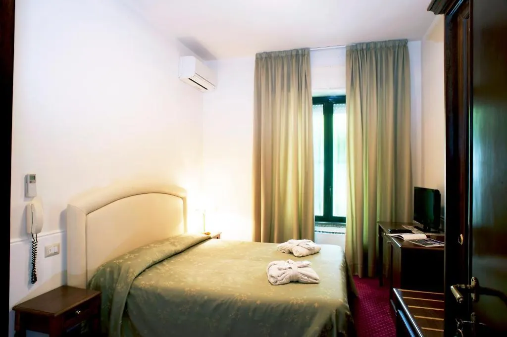 Hotel Milano Helvetia - In Centro Con Piscina Riccione 3*,